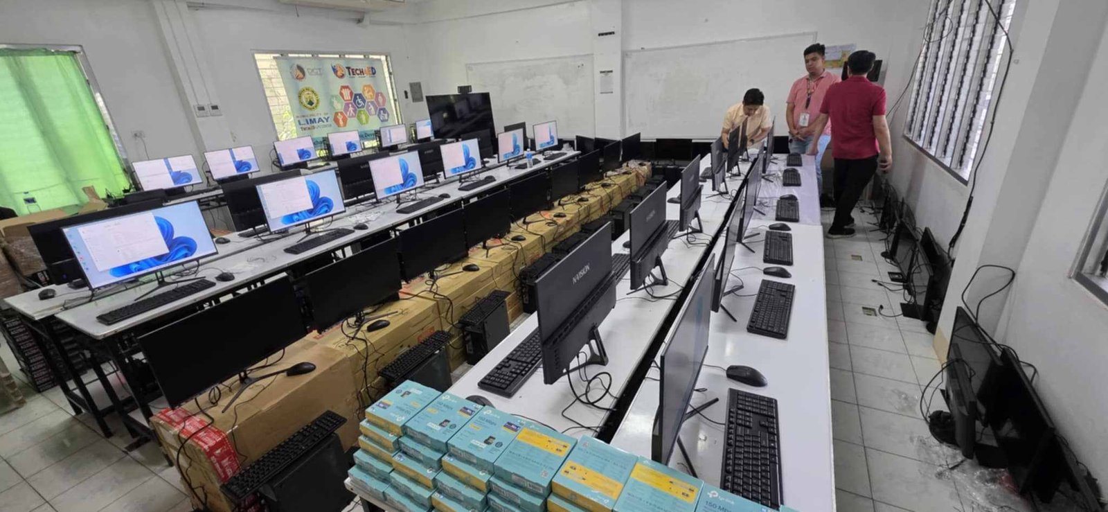 Pagbibigay ng mga bagong PC sa LPC